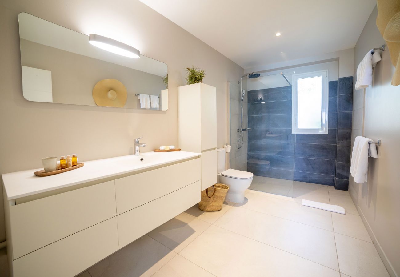 Villa in Le Diamant - Villa Orlov - Luxury villa on the water Villa in Le Diamant - Villa Orlov - Luxury villa on the water